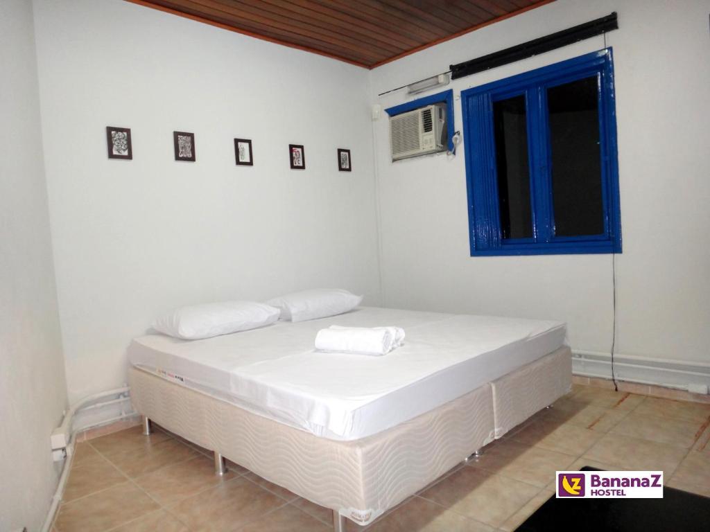 Bananaz Hostel *