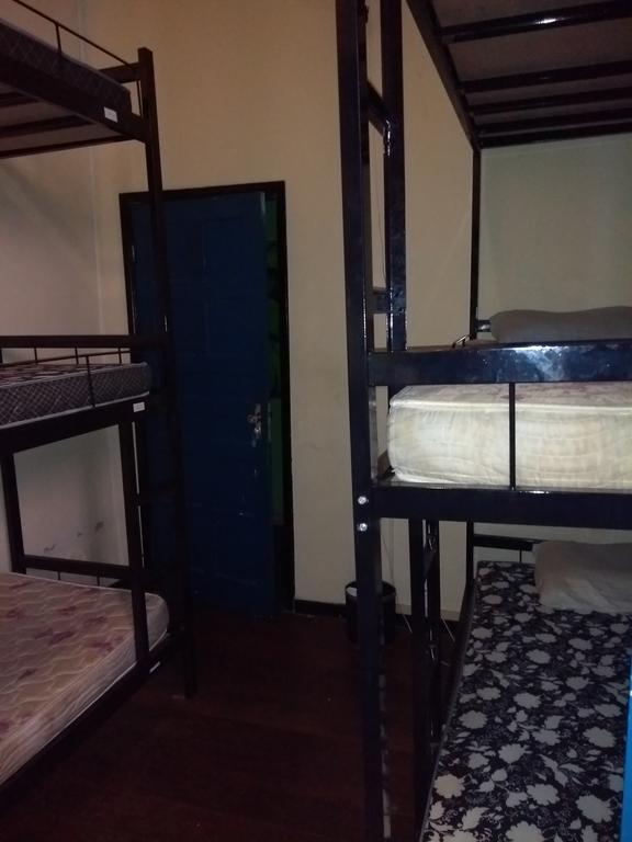Hostel Bananaz